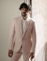 Chaque année, je publie une liste des tendances de mode masculine qui vont influencer la façon dont les hommes sâ habillent et dont ils achètent leurs vêtements et accessoires. Costume De Marie Quelles Tendances En 2020 Mariee Fr