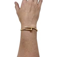 Cartier's new juste un clou collection of gold and diamond jewels based the nail turns this humble hardware. Bracelet Cartier Juste Un Clou Or Jaune