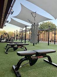New Fitness Franchise Launches Outdoor Training Gym Space Movestrong Diseno De Gimnasio Diseno De Gimnasio En Casa Gimnasio Al Aire Libre