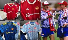 Manchester united fans have voiced their approval for the latest away kit set to be worn next season. Manchester United Fans Express Excitement At Images Appearing To Show Unreleased 2021 22 Shirts Daily Mail Online