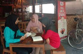 Pemerintah kabupaten tanjung jabung barat. English Cafe Pengajar Disebut Chef Modul Dibuat Seperti Buku Resep Harianjogja Com