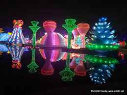 Dubai glow garden is one of the fascinations located at zabeel park. Dubai Garden Glow For A Colourful Evening Enidhi India Travel Blog