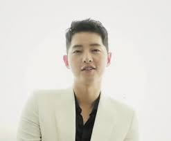Island.in 2015, lee debuted as a solo artist with the releases of his first korean extended play fm302 and his first japanese album, am302.in 2018, his second extended play do n do was released. Usai Sukses Di Vincenzo Song Joong Ki Jadi Model Mv Heize
