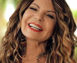 Ave de prata 1979 capim do vale 1980 elba 1981 alegria 1982 coração brasileiro 1983 do jeito que a gente gosta 1984 fogo na mistura. Elba Ramalho E Saulo Fernandes No Natal Do Riomar Shopping So Sergipe