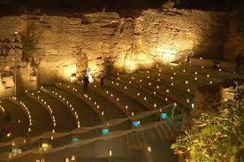 The Quarry Ampitheatre Perth Located Just 10 Minutes West Of The Perth Cbd The Quarry Amphitheatre Amphitheater Starry Night Wedding Theme Night Time Wedding
