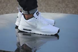 Nike Air Max Tavas White Pure Platinum Black 705149 103 Herensneakers Sneakers Mode Herenschoenen