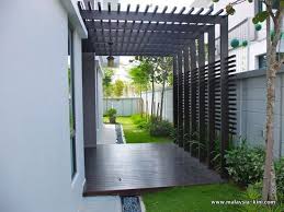 Https S Media Cache Ak0 Pinimg Com Originals 27 Dd Ef 27ddef34ae128cdbd835492bc6d9f069 Jpg Bungalow Landscaping Pergola Tropical Landscape Design