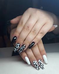A woman can never go wrong when she chooses acrylic nails. Updated 55 Classic Black And White Nails August 2020