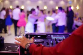 2021 Wedding Dj Costs Average Prices Per Wedding Per Hour