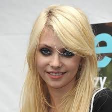 Maureen Swan's Instagram, Twitter & Facebook