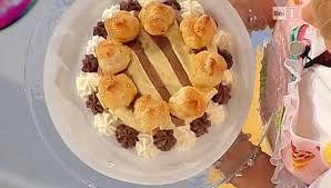 Non è una torta facile da realizzare, soprattutto a casa: Dolci Dopo Il Tiggi Ricetta Torta Saint Honore Di Anna Moroni