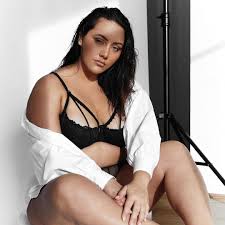 Yasmine Minovski - new AGT model - Plus-Size Models - Curvage