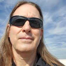 Dien Savercool's Instagram, Twitter & Facebook