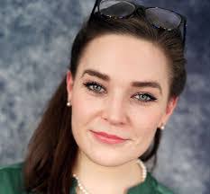 Elizabeth Burrows's Instagram, Twitter & Facebook