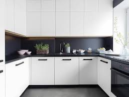 Una base neutra de blancos y grises se puede dinamizar enormemente con unas. Colores Para La Cocina 2021 2020 Tendencias E Imagenes