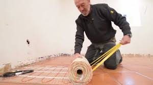 Chauffage au sol électrique, la consommation d'énergie est souvent inférieur à celui de la chaleur crée convecteur au fond de la pièce. Plancher Chauffant Electrique Sous Un Parquet Colle Bricolage Avec Robert Youtube