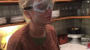 Watch Taylor Swift Post-Surgery Struggling to Eat a Banana