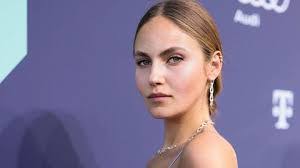 Lynn Mutter's Instagram, Twitter & Facebook