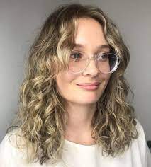 20 Hairstyles For Thin Curly Hair That Look Simply Amazing Haircuts For Wavy Hair Thin Curly Hair Short Hair With Bangs