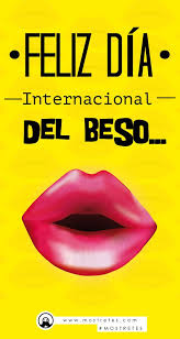 1un hombre besa a una mujer mientras caminan por una calle de atenas (grecia), el 10 de abril. Muaaaaaaa No Dejes Para Manana Los Besos Que Puedas Dar Hoy 13 De Abril Dia Internacional Del Beso Diainternacionaldelbeso Diadelbeso Instagram