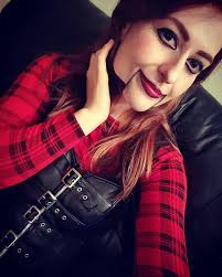 Loving my Goosebumps glow in the dark license plate frame, what do you  think? 💚🖤