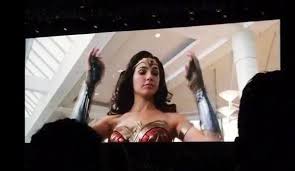 It also gives fans their first real look at wiig as cheetah, who appears to be a progressive transformation that ultimately results in her growing fur and a full tail. Part Of The Wonder Woman 1984 Comic Con Footage Leaks Online