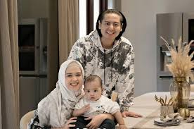 Последние твиты от cut ratu meyriska (@cutmeyriskaa265). On The Throne In A 4 Story New Palace Complete With An Elevator Roger Danuarta And Cut Meyriska Admit That They Don T Install If You Can Pay It Off Why Not Netral News