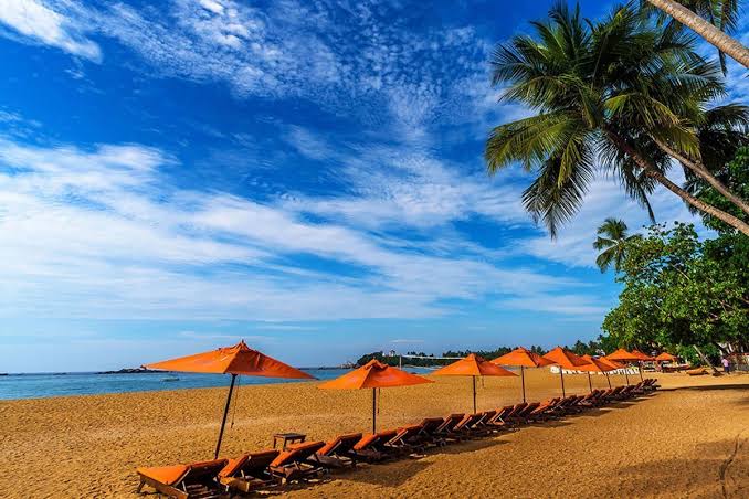 Unawatuna Beach horseshoe golden sand turquoise water snorkelling reef beach bars calm swimming south coast Sri Lanka
