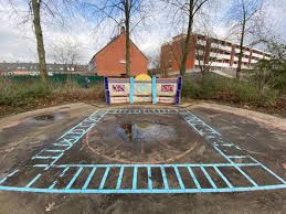 Ähnliche branchen und suchbegriffe für bremen. Sitzskulptur Und Spielfeld Aus Keramikfliesen Regionale Suche