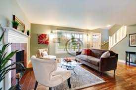 Die wohnzimmergestaltung ist ein ganz wichtiger teil der einrichtung der wohnung. Elegantes Wohnzimmer Mit Kamin Fototapete Fototapeten Innenraume Mobliert Couchtisch Myloview De