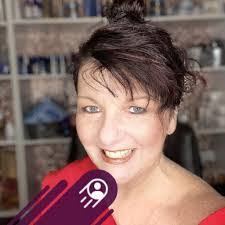 Kari Brecht's Instagram, Twitter & Facebook