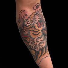 The battle of the chest arm tattoo! Vertigo Tattoo Tiger Waves For The Great Marvin Vettori Tattoo Done By Lorenzo Casarin Vertigotrento Vertigotattoo Facebook