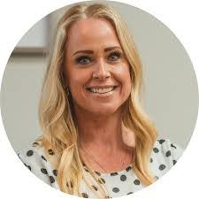 Elizabeth Heady's Instagram, Twitter & Facebook