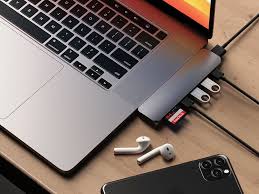 Henge dock for macbook pro offers you the best design for using your mac with an external display. Best Usb C Hubs Of 2021