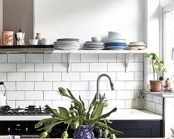 Gambar Dapur minimalis modern dengan open shelves