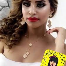 La belle Ikram El Abdia l إكرام العبدية porte des bijoux sadyor  #sadyorjewelry #sadyorjewels #sadyor #chanteuse #shooting #shootingphoto  #bijoux #mode #modelephoto #ikramelabdia #abayachicshop ...