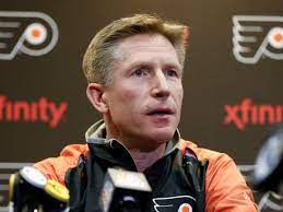 A native of warburg, alberta, hakstol was the head coach for sioux city musketeers for four seasons. R7otnmqpodzhvm