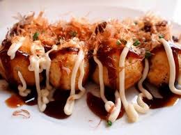 Takoyaki Garnis De Sauce Mayonnaise Et Katsuobushi Nourriture De Rue Japonaise Nourriture Recettes Japonaises Faciles
