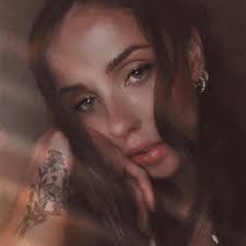 fuckin dead... tag that girl 👀😂