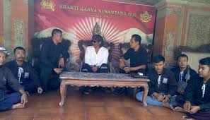 Memanas,psht vs dayak,buntut dari pengroyokan suku dayak di sampit kalimantan. Lestarikan Budaya Leluhur Puri Ageng Blahbatuh Dukung Kehadiran Perguruan Psh Terate Kabarnusa Com