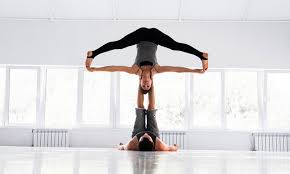In my first experience with tari i noticed he has a natural connection with everyone he meets. Einfuhrung In Acroyoga Ana Heart Blog