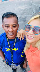 happy sebeday my luvely big brother Aziz Hamid semoga panjang umoq murah  rezki & sentiasa berada d dlm lindungan Allah SWT..Aamiin YRA🤲 hat ni ja  pun yang ada semangga mangga🥰😍 Duit raya