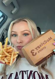 had to RUN to @McDonald’s to try their new McCrispy strips 🍗🏃‍♀️ I got a  3 piece McCrispy strip w/ medium fries & a large Diet Coke I really enjoyed  the flavor of these, but nothing will ever top the ...