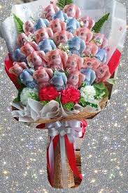 Money bouquet and flower arrangement. Rose Money Flower 6000 Baht In Bouquet Giftpattaya Com