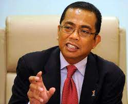 Pengerusi boustead datuk seri mohamed khaled nordin berkata kehadiran mohammed shazalli sebagai pengarah urusan mengukuhkan komitmen konglomerat itu kepada pemberi pinjaman, pemegang kepentingan kerajaan, pemegang saham institusi dan awam, serta ribuan pekerja. Datuk Seri Hj Mohamed Khaled Nordin Facebook