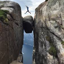 At 1084 metres, kjerag towers above the other peaks along the lysefjord. Vakre Norge Kjeragbolten Lysefjorden Kanskje Verdens Mest Kjente Stein Kjeragbolten Ligger Pa Fjellet Kjerag Omtrent 1000 Meter Over Havet Bolten Pa Kjerag Er Rund Stein Som Har Satt Seg Fast