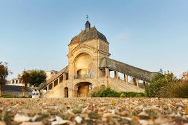 It is the third most popular pilgrimage sit. Pelerinage A Sainte Anne D Auray Villes Sanctuaires En France