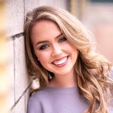 Alisa Dean's Instagram, Twitter & Facebook