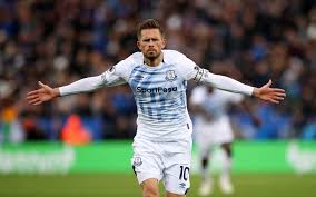 Ablen, 30, started skipping at home in july because she didn't feel safe going to the gym yet. Schock Fur Fussballer Gylfi Sigurdsson Schwager 11 Von Everton Star Tot Nach Schusswaffen Unfall News De