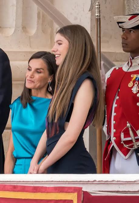 La infanta Sofía sorprende con su look en el aniversario de la proclamación de Felipe VI: 'cut-outs' y enseñando top interior